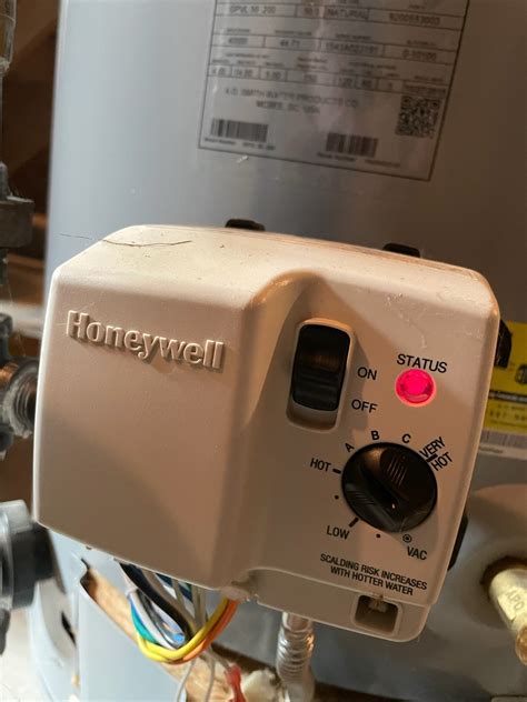 It has Honeywell box and is showing a 8-4 code. . Gpvl 50 200